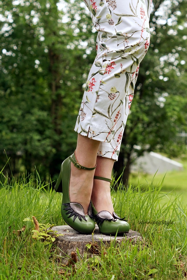 WinnipegStyle summer 2016, Reitmans floral cropped pants, Chie Mihara Geraldine eyelash eye green heels